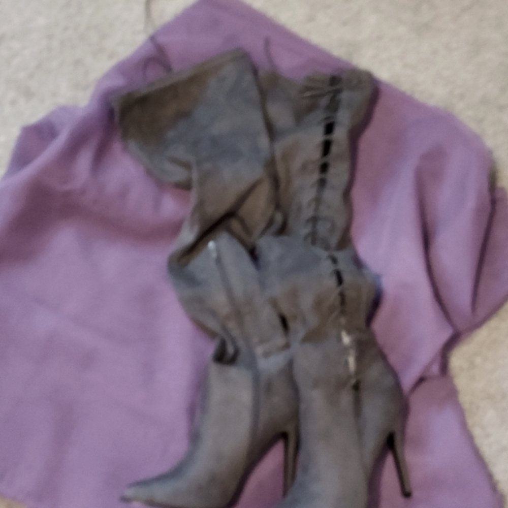 Shoes - Picture 2 of 4